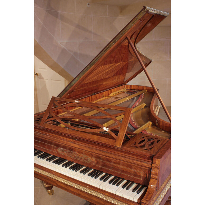 Fransk midten av 1800-tallet Concert GrandFransk midten av 1800-tallet Concert Grand  